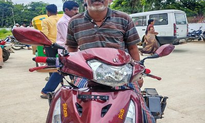 ತಮ್ಮ ವಾಹನಕ್ಕೆ ಶಾಸಕರ ಹೆಸರಿಟ್ಟ ಅಭಿಮಾನಿ !