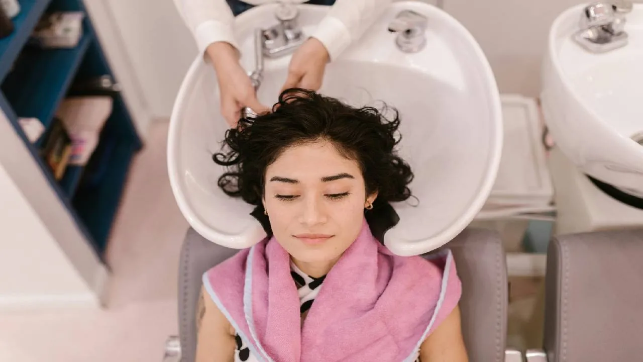 Hair Spa 2026: ಹೇರ್ ಸ್ಪಾ ಬಗ್ಗೆ ನಿಮಗೆ ತಿಳಿದಿರಬೇಕಾದ ಸಂಗತಿಗಳು - Image 1