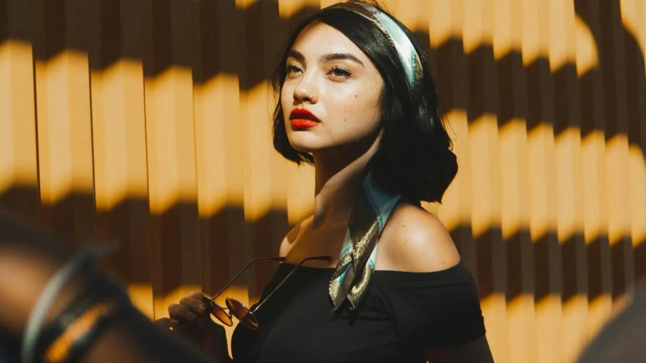 Fashion Trend 2025: ಫಂಕಿ ಲುಕ್ ನೀಡುವ ವ್ರಾಪ್ ಹೆಡ್ ಬ್ಯಾಂಡ್ಸ್ - Image 5