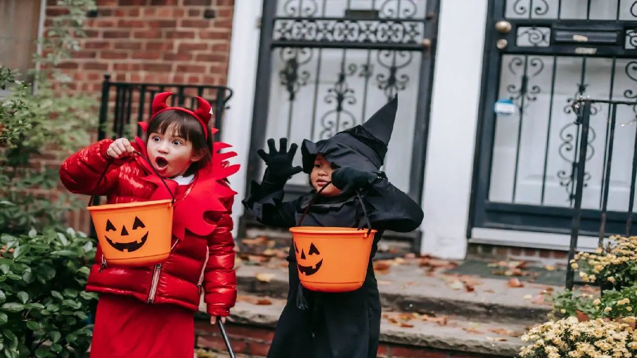 Halloween Fashion 2026: ಹಾಲೋವೀನ್ ಸ್ಪೂಕಿ ಲುಕ್‌ಗೆ ಇಲ್ಲಿದೆ 5 ಸಿಂಪಲ್ ಟಿಪ್ಸ್ - Image 2