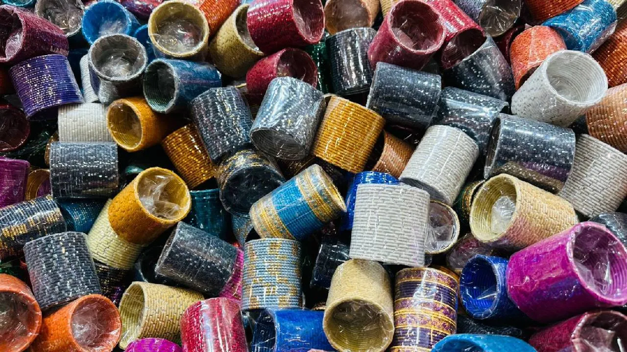 Festival‌ Fashion 2025: ಗೌರಿ ಹಬ್ಬದ ಸೀಸನ್‌ನಲ್ಲಿ ಬಂತು ವೈವಿಧ್ಯಮಯ ಅತ್ಯಾಕರ್ಷಕ ಬಳೆಗಳು - Image 1