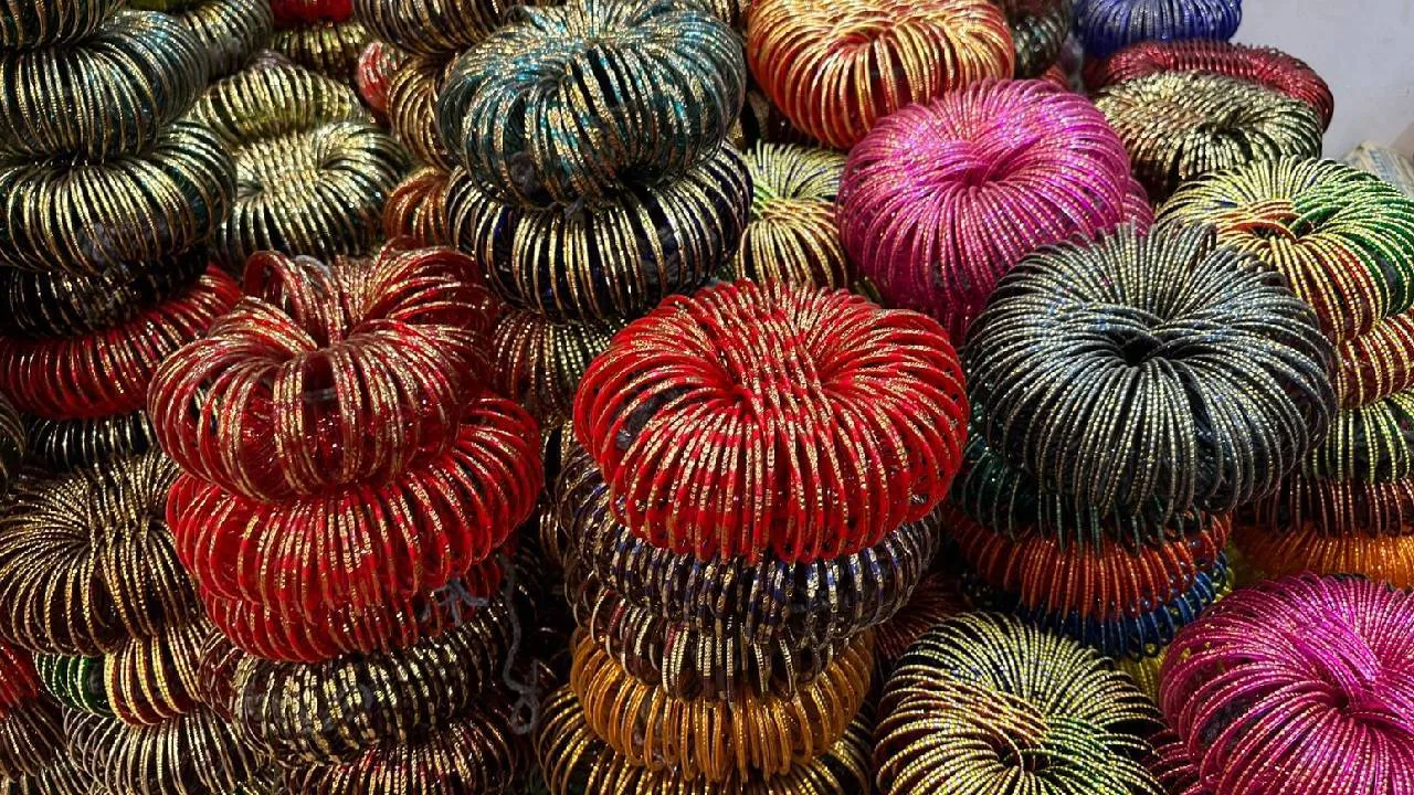 Festival‌ Fashion 2025: ಗೌರಿ ಹಬ್ಬದ ಸೀಸನ್‌ನಲ್ಲಿ ಬಂತು ವೈವಿಧ್ಯಮಯ ಅತ್ಯಾಕರ್ಷಕ ಬಳೆಗಳು - Image 3