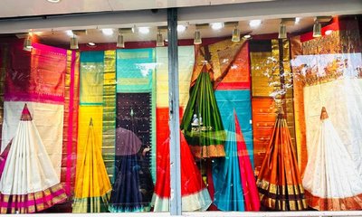 ವರಮಹಾಲಕ್ಷ್ಮೀ ಹಬ್ಬಕ್ಕೆ ಶುರುವಾದ ಸೀರೆ ಶಾಪಿಂಗ್‌!