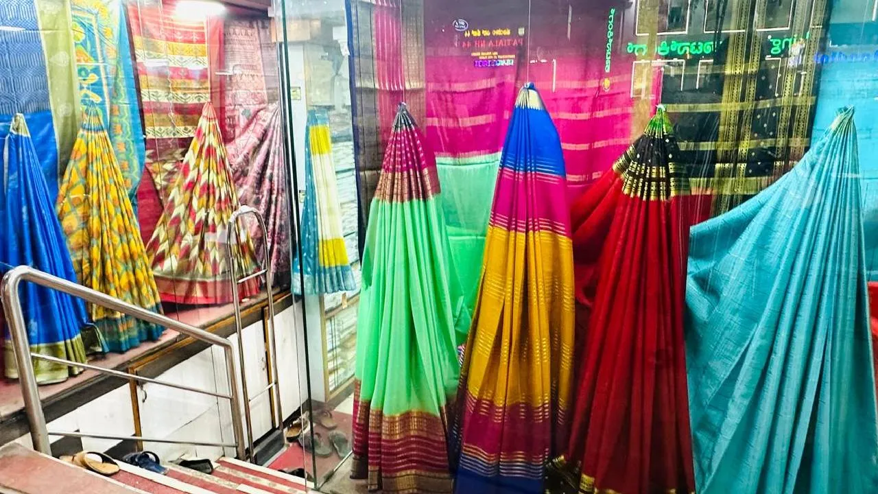 Festive Season Shopping 2025: ಗೌರಿ ಹಬ್ಬದ ಸೀರೆ ಶಾಪಿಂಗ್‌ಗೂ ಮುನ್ನ ಗಮನದಲ್ಲಿಡಬೇಕಾದ ಅಂಶಗಳಿವು! - Image 1
