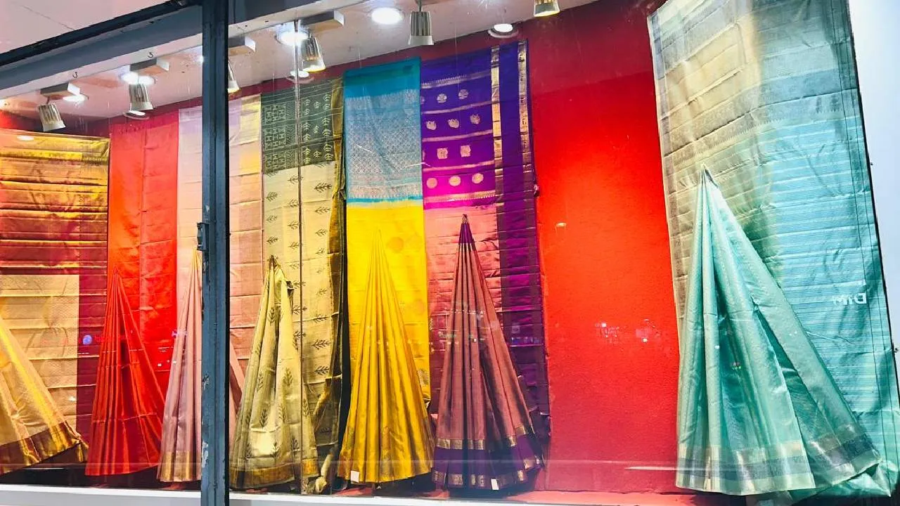 Festive Season Shopping 2025: ಗೌರಿ ಹಬ್ಬದ ಸೀರೆ ಶಾಪಿಂಗ್‌ಗೂ ಮುನ್ನ ಗಮನದಲ್ಲಿಡಬೇಕಾದ ಅಂಶಗಳಿವು! - Image 2