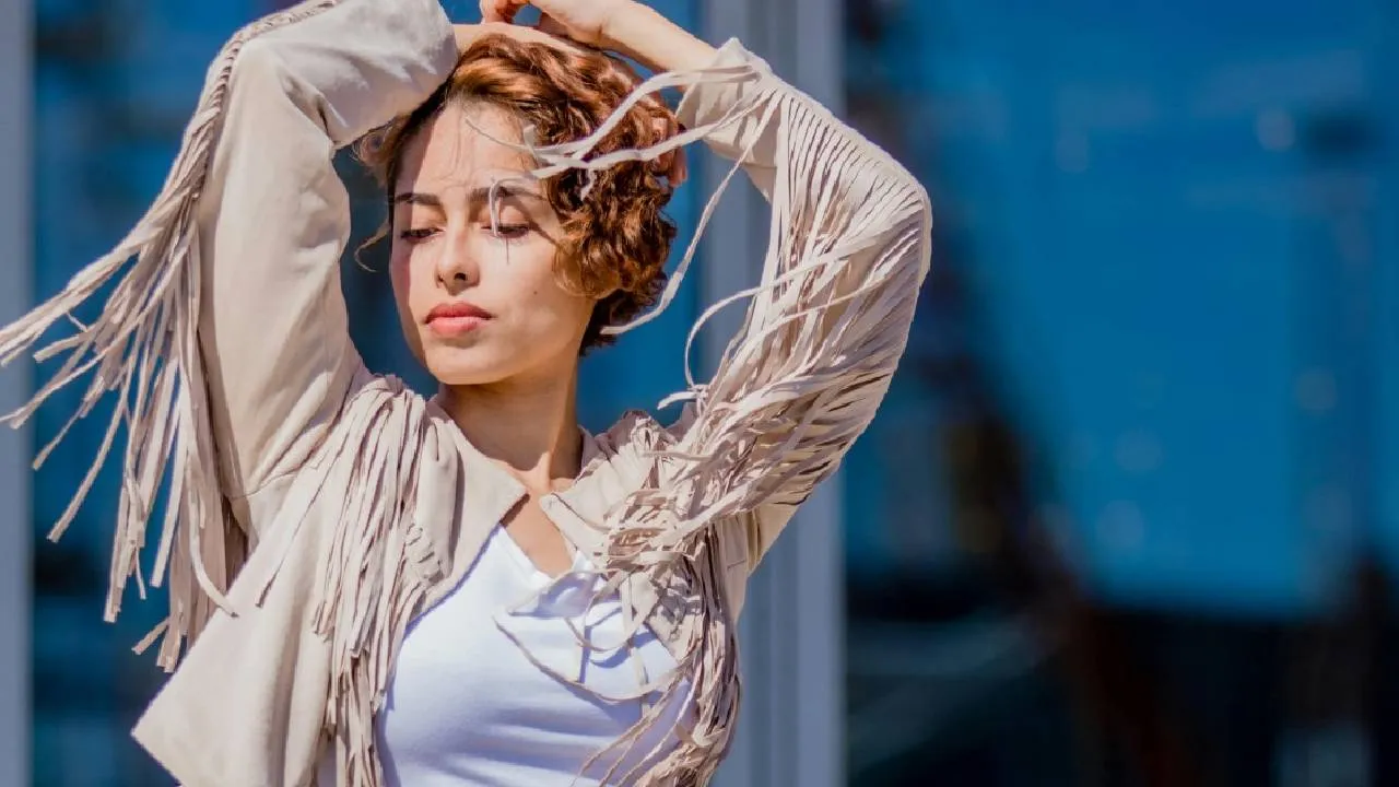 Winter Fashion 2026: ವಿಂಟರ್ ಫ್ಯಾಷನ್‌ನಲ್ಲಿ ಫ್ರಿಂಝ್ ಜಾಕೆಟ್ ಹಂಗಾಮ - Image 1