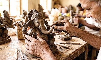 ಮಣ್ಣಿನಲ್ಲಿ ಮೂಡುವ ಗಣಪತಿ: ಬದುಕು ಕಟ್ಟುವ ಕಂಬಾರ