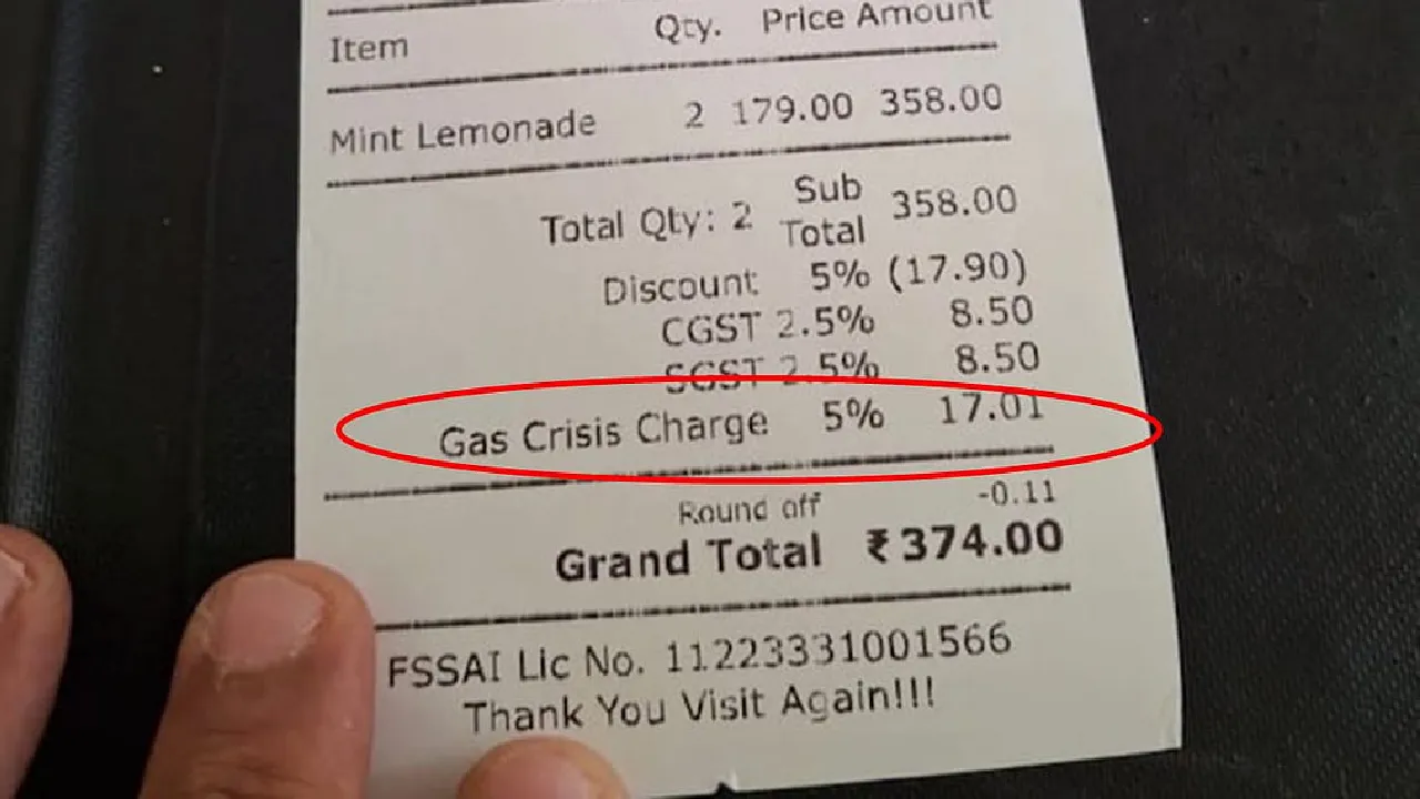 ಬೆಂಗಳೂರಿನ ಕೆಫೆಯಲ್ಲಿ ನಿಂಬೆ ಪಾನಕಕ್ಕೂ ಶೇ.5 ರಷ್ಟು ಗ್ಯಾಸ್‌ ಚಾರ್ಜ್‌;  ಸಿಡಿದೆದ್ದ ಗ್ರಾಹಕರು