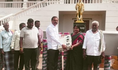 MLA KH Puttaswamy Gowda: ಫಲಾನುಭವಿ ರೈತರಿಗೆ ಸಲಕರಣೆಗಳ ವಿತರಣೆ