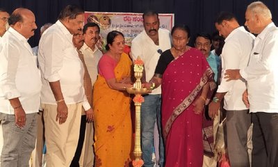 ಶಿಕ್ಷಣದ ಜೊತೆಗೆ ಮಾನವೀಯ ಮೌಲ್ಯಗಳನ್ನು ಜೀವನದಲ್ಲಿ ಅಳವಡಿಸಿಕೊಳ್ಳಿ