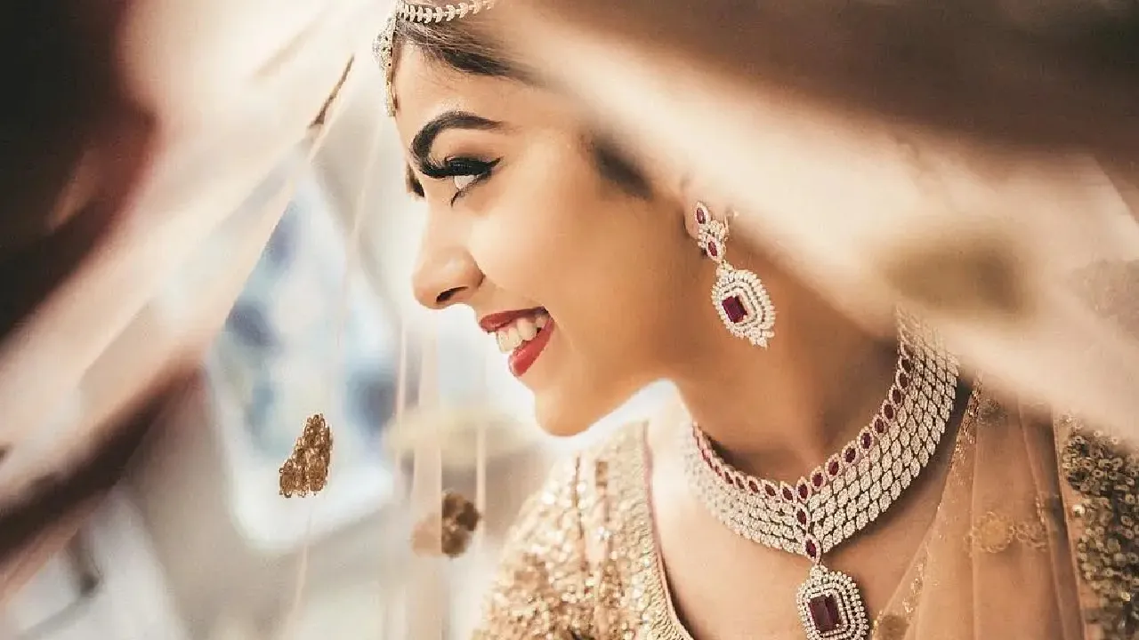 Gold Price Today On 26 February: ಚಿನ್ನದ ದರದಲ್ಲಿಂದು ಕೊಂಚ ಇಳಿಕೆ; ಬೆಲೆ ಇಲ್ಲಿದೆ ನೋಡಿ