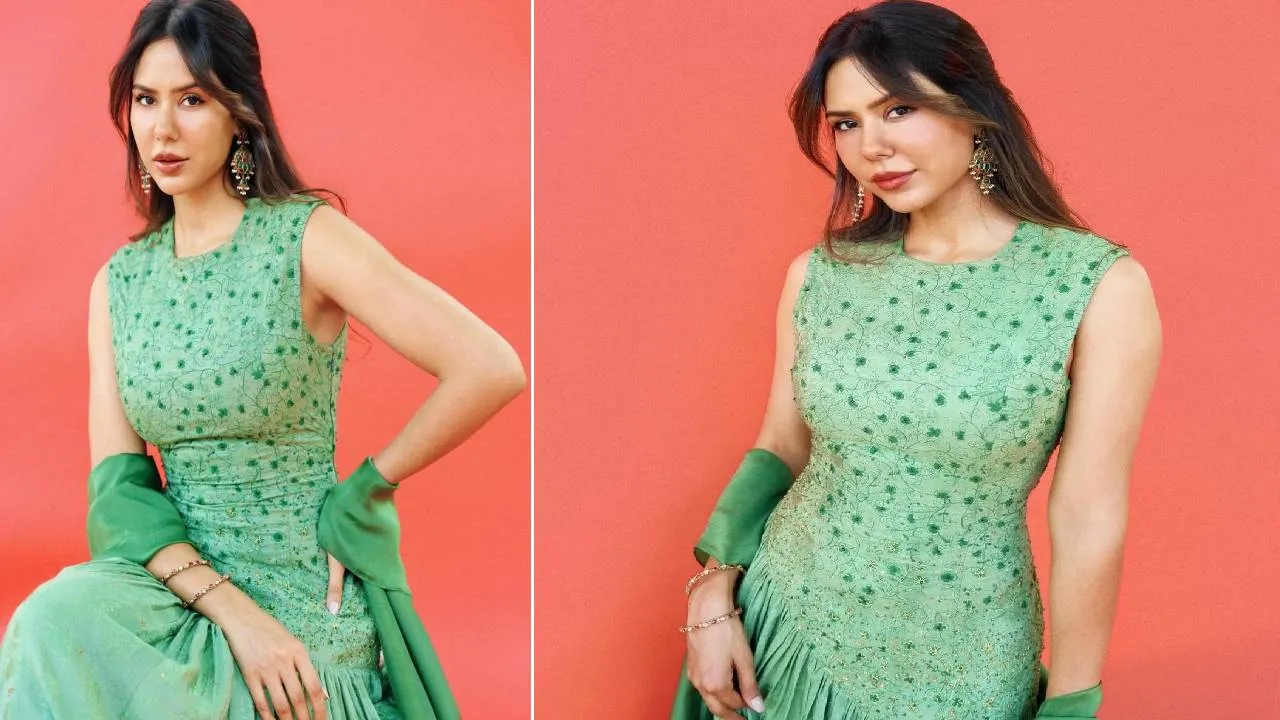 Summer Fashion 2026: ಸಮ್ಮರ್‌ ಕೂಲ್‌ ಸ್ಟೈಲಿಂಗ್‌ಗೆ ಇಂಡೋ-ವೆಸ್ಟರ್ನ್‌ ಲುಕ್‌ನ ಗೌನ್‌ ಸಾಥ್‌ - Image 1