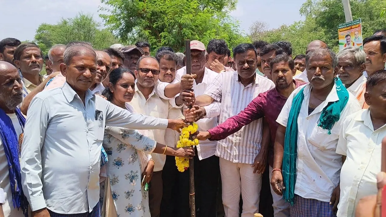 MLA S.R.Srinivas: ವಿವಿಧ ಅಭಿವೃದ್ಧಿ ಕಾಮಗಾರಿಗಳಿಗೆ ಶಾಸಕ ಎಸ್.ಆರ್.ಶ್ರೀನಿವಾಸ್ ರಿಂದ ಭೂಮಿ ಪೂಜೆ