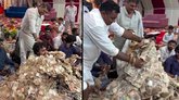 ಭಜನಾ ಗಾಯಕನ ಮೇಲೆ ಹಣ ಸುರಿದ ಭಕ್ತರು: ವಿಡಿಯೊ ಇಲ್ಲಿದೆ!