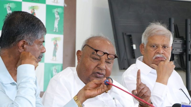 H.D. Deve Gowda And DK Shivakumar (1)