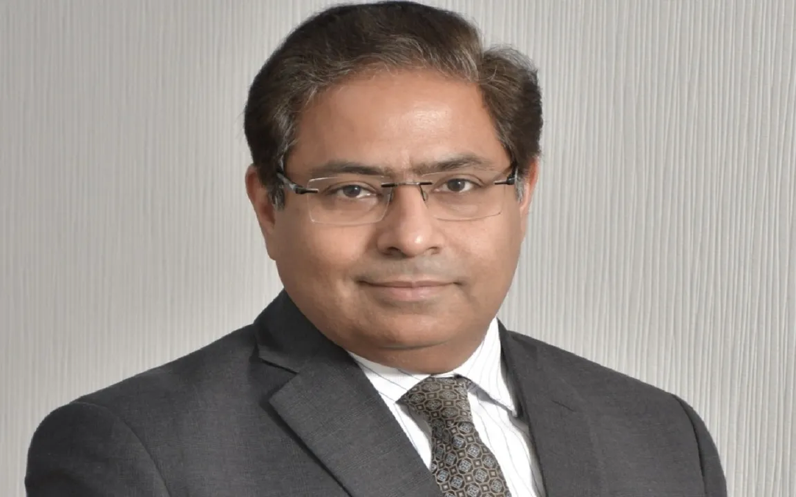 HDFC ofiecer