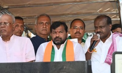 ಅಹಿಂದ ಹೆಸರಿನಲ್ಲಿ ನಿರಂತರ ಲೂಟಿ: ಸಿಎಂ ವಿರುದ್ಧ ಕುಮಾರಸ್ವಾಮಿ ಕಿಡಿ