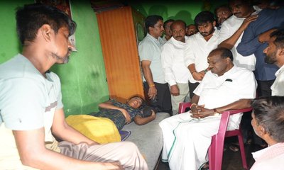 ಅನಾರೋಗ್ಯದಿಂದ ಹಾಸಿಗೆ ಹಿಡಿದಿದ್ದ ಮಹಿಳೆಗೆ ಎಚ್‌ಡಿಕೆ ನೆರವು