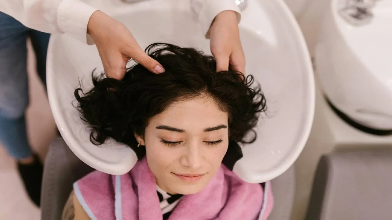 Hair Spa 2026: ಹೇರ್ ಸ್ಪಾ ಬಗ್ಗೆ ನಿಮಗೆ ತಿಳಿದಿರಬೇಕಾದ ಸಂಗತಿಗಳು - Image 4