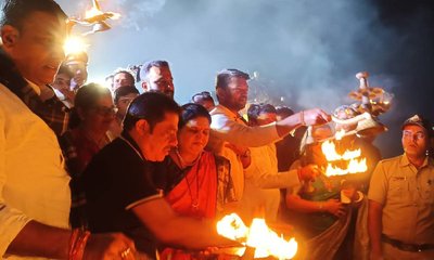 ಕಾಶಿ ಗಂಗಾರತಿ ಮಾದರಿಯಲ್ಲಿ ಹಂಪಿಯಲ್ಲಿ ನೆರವೇರಿದ ತುಂಗಾರತಿ