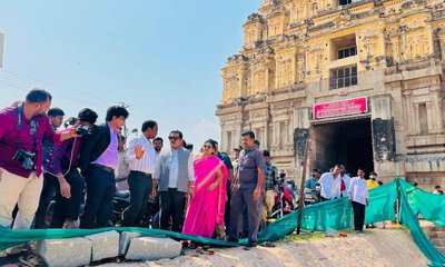 'ಹಂಪಿ ಉತ್ಸವ' ಮುಖ್ಯ ವೇದಿಕೆ ಸ್ಥಳ ಪರಿಶೀಲಿಸಿದ ಜಮೀರ್ ಅಹ್ಮದ್ ಖಾನ್