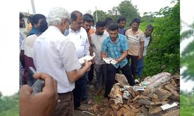 ಹಾವೇರಿಯಲ್ಲಿ ರೋಡಿಗೆ ಬಿದ್ದ ರಾಶಿ ರಾಶಿ ಮಾತ್ರೆಗಳು!