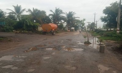 ಅಪಾಯ ಆಹ್ವಾನಿಸುವ ಹಾವೇರಿ ಜಿಲ್ಲೆಯ ದೇವಗಿರಿ ರಸ್ತೆ