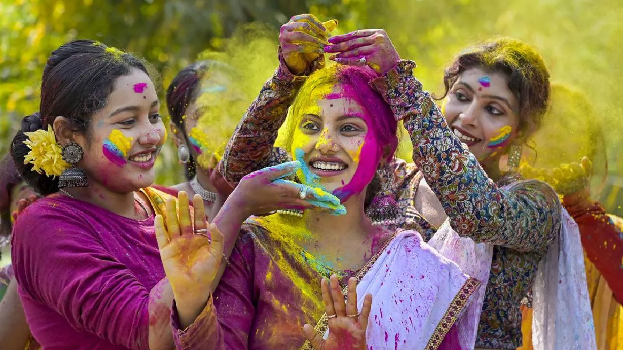 Holi Skincare Tips: ಹೋಳಿ ಆಡಲು ಇಷ್ಟ: ತ್ವಚೆಗೆ ಕಷ್ಟವೇ? ಇಲ್ಲಿದೆ ಟಿಪ್ಸ್‌