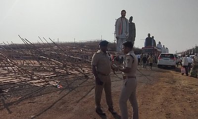 ಮನೆ ಹಂಚಿಕೆ ಕಾರ್ಯಕ್ರಮಕ್ಕೂ ಮುನ್ನವೇ  ಕುಸಿದುಬಿತ್ತು ಕಟೌಟ್‌ಗಳು