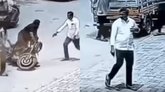ಗಾಯಗೊಂಡಂತೆ ನಟಿಸಿ ಐಫೋನ್ ಕದ್ದ ಕಳ್ಳರು: ವಿಡಿಯೊ ವೈರಲ್‌