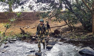 ಮಾವೋವಾದಿ ನಿಗ್ರಹ ಕಾರ್ಯಾಚರಣೆ ವೇಳೆ ಐಇಡಿ ಸ್ಫೋಟ