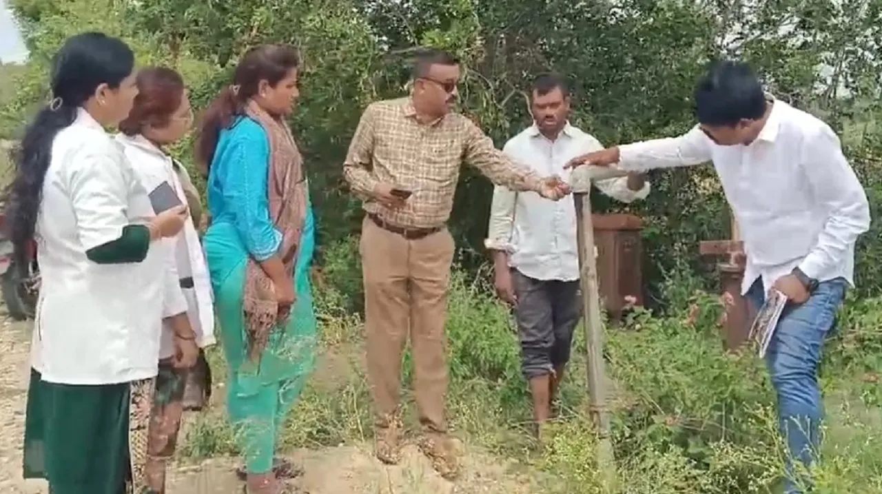 ವಾಂತಿ–ಭೇದಿಯಿಂದ ಗ್ರಾಮದಲ್ಲಿ ಆತಂಕ; ನೀರಿನ ಮಾದರಿ ಸಂಗ್ರಹಿಸಿ ಪರೀಕ್ಷೆಗೆ ಕಳುಹಿಸಿದ ಆರೋಗ್ಯ ಇಲಾಖೆ