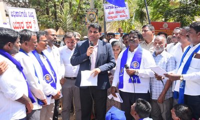'ನಮ್ಮ ಭೂಮಿ–ನಮ್ಮ ಹಕ್ಕು' ಘೋಷಣೆಯೊಂದಿಗೆ ತಾಲೂಕು ಕಚೇರಿಗೆ ಮುತ್ತಿಗೆ