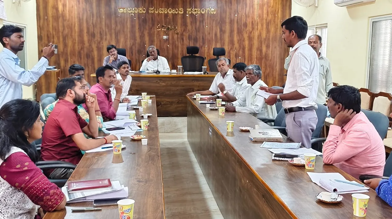 Guarantee Scheme: ಗೃಹಲಕ್ಷ್ಮಿ ಸಮಸ್ಯೆ, ಬಸ್ ಕೊರತೆ ಸೇರಿ ವಿವಿಧ ಇಲಾಖೆಗಳ ಕಾರ್ಯವೈಖರಿ ಪರಿಶೀಲನೆ