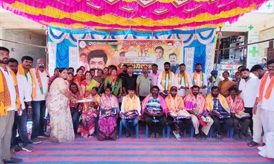 ಬಿಜೆಪಿ ಮುಖಂಡರ ಹುಟ್ಟುಹಬ್ಬದ ಪ್ರಯುಕ್ತ ಹಣ್ಣು ಹಂಪಲು ವಿತರಣೆ