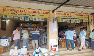 ನಕಲಿ ರಸಗೊಬ್ಬರ ಮಾರಾಟ ಆರೋಪ: ರೈತರ ಆಕ್ರೋಶ