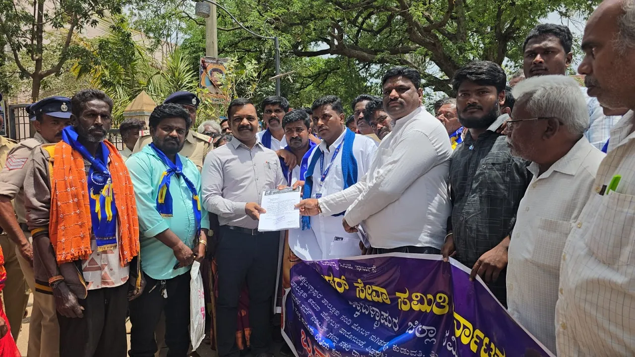Chikkaballapur News: ಅಂಬೇಡ್ಕರ್ ಸೇವಾ ಸಮಿತಿ, ಕರ್ನಾಟಕ ಅಂಬೇಡ್ಕರ್ ಸೇನೆ ಪ್ರತಿಭಟನೆ; ಜಿಲ್ಲಾಡಳಿತಕ್ಕೆ ಮನವಿ