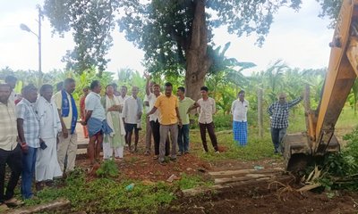 ರಸ್ತೆ ವಿವಾದಕ್ಕೆ ತೆರೆ: ತಹಶೀಲ್ದಾರ್ ಭೇಟಿ; ಜಮೀನುಗಳಿಗೆ ರಸ್ತೆ ಸುಗಮ