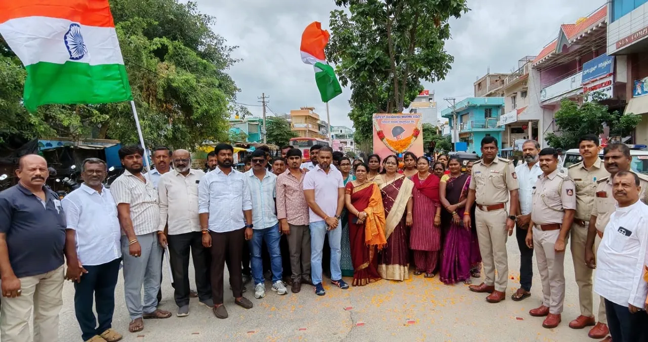 Gudibande News: ಕಾರ್ಗಿಲ್ ವಿಜಯೋತ್ಸವದಲ್ಲಿ ವೀರ ಯೋಧರಿಗೆ ನಮನ