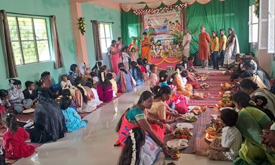 ಶಾಲೆಯಲ್ಲಿ ಅರ್ಥಪೂರ್ಣ ಅಕ್ಷರಾಭ್ಯಾಸ, ಗುರುವಂದನೆ