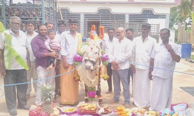 ಗೋಮಾತೆಗೆ ಸೀಮಂತ : ಅದ್ದೂರಿ ಕಾರ್ಯಕ್ರಮಕ್ಕೆ ಸಾಕ್ಷಿಯಾದ ಗ್ರಾಮಸ್ಥರು