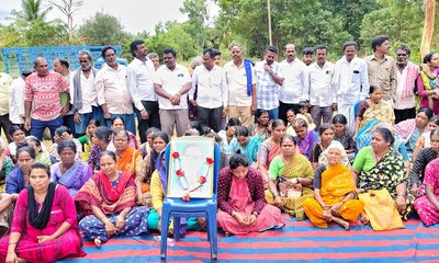 ಕಂದಾಯ ಇಲಾಖೆ ವಿರುದ್ಧ ರೈತರು ದಿಢೀರ್ ಪ್ರತಿಭಟನೆ