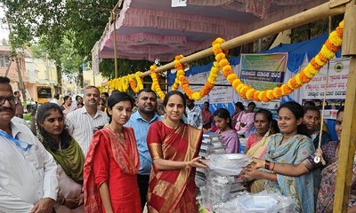 ಮಹಿಳೆಯರ ಉತ್ಪನ್ನಗಳಿಗೆ ಸ್ಥಳೀಯ ಮಾರುಕಟ್ಟೆ ಕಲ್ಪಿಸುವುದು ಅಗತ್ಯ