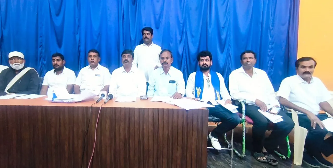 Chikkaballapur News: ದಲಿತ ರೈತರ ಭೂಸ್ವಾಧೀನಕ್ಕೆ ಆಗ್ರಹ: ಆ.27ರಂದು ಸಿಂಗಾಟಕದಿರೇನಹಳ್ಳಿಯಲ್ಲಿ ಭೂ ಪ್ರವೇಶ ಚಳುವಳಿ