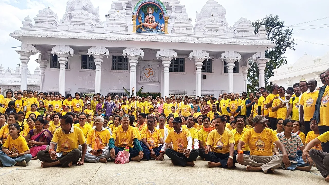 ಪತಂಜಲಿ ಯೋಗ ಶಿಕ್ಷಣ ಸಂಸ್ಥೆಯಿಂದ ಶ್ರೀಕ್ಷೇತ್ರ ಕೈವಾರಕ್ಕೆ ಧಾರ್ಮಿಕ ಪ್ರವಾಸ; ತಾತಯ್ಯನವರ ದರ್ಶನ, ಸತ್ಸಂಗ ಹಾಗೂ ಸಾಮೂಹಿಕ ಪ್ರಾರ್ಥನೆ