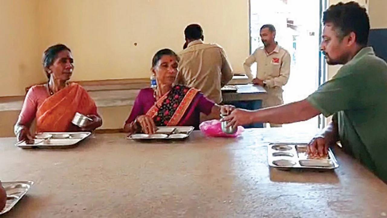 Indira Canteen: ಇಂದಿರಾ ಕ್ಯಾಂಟೀನ್‌ ಹಸಿವು ನೀಗಿಸುವ ಅಕ್ಷಯಪಾತ್ರೆ