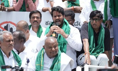 ಬೆಂಗಳೂರು ಪ್ರವೇಶಿಸದಂತೆ ಜೆಡಿಎಸ್‌ ಪಾದಯಾತ್ರೆಗೆ ಪೊಲೀಸರ ತಡೆ