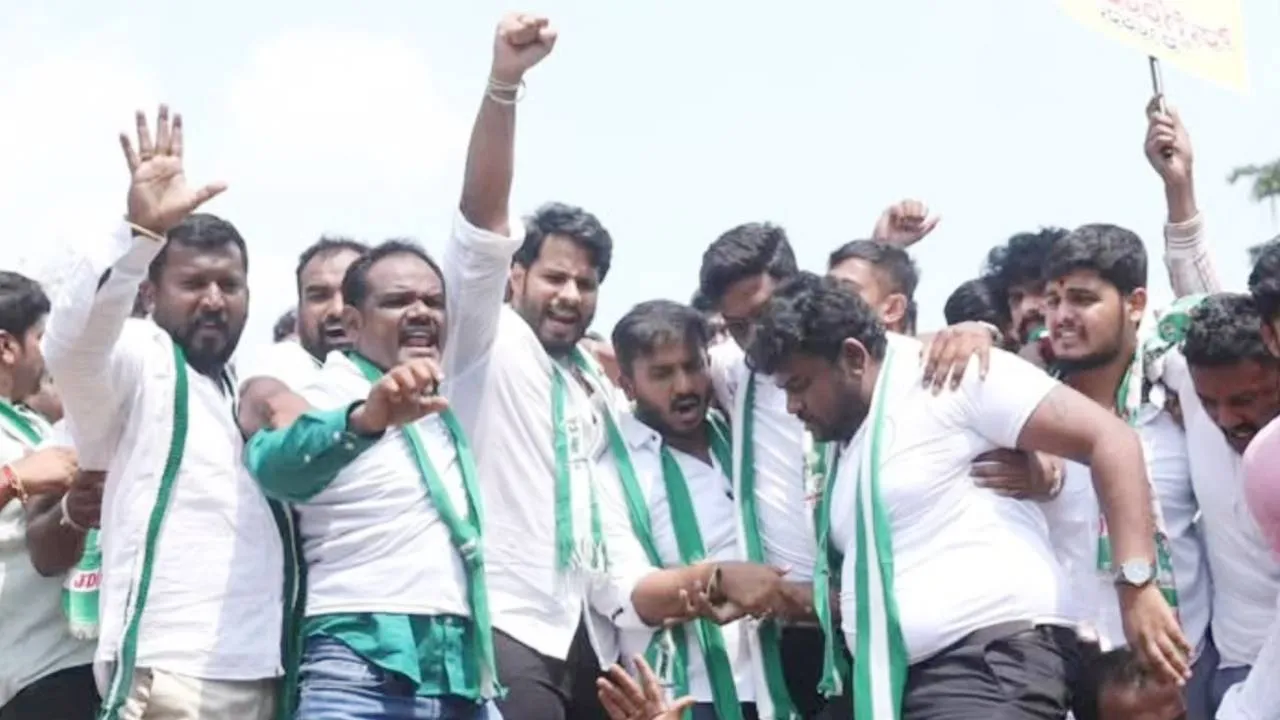 JDS Protest: ವಿಧಾನಸೌಧ ಮುತ್ತಿಗೆಗೆ ಯತ್ನ; ನಿಖಿಲ್‌ ಕುಮಾರಸ್ವಾಮಿ ಸೇರಿ ಹಲವು ಜೆಡಿಎಸ್‌ ನಾಯಕರು ವಶಕ್ಕೆ - Image 2