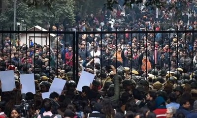 ಹಿಂಸಾಚಾರಕ್ಕೆ ತಿರುಗಿದ ಜೆಎನ್‌ಯು ಪ್ರತಿಭಟನೆ