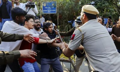 ಜೆಎನ್‌ಯು ಪ್ರತಿಭಟನಾ ಮೆರವಣಿಗೆ ವೇಳೆ ಘರ್ಷಣೆ